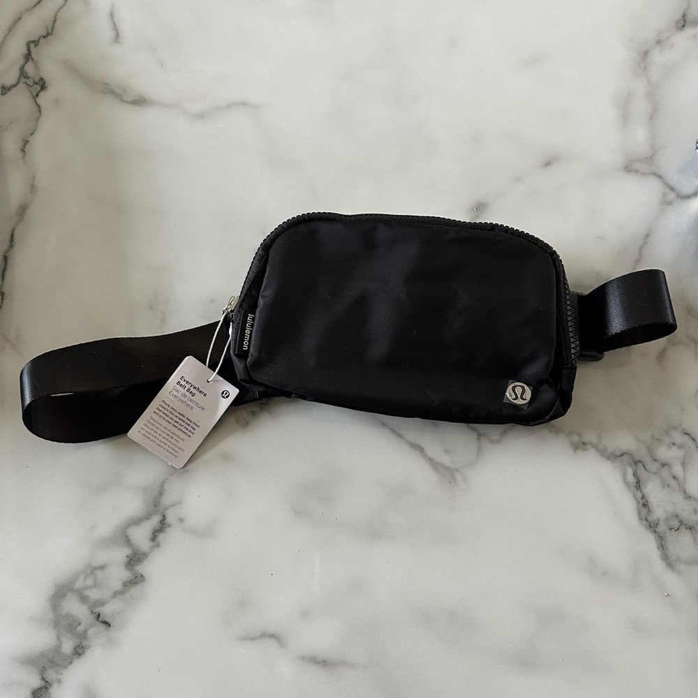 Lululemon Everywhere Belt Bag 1L black nwt